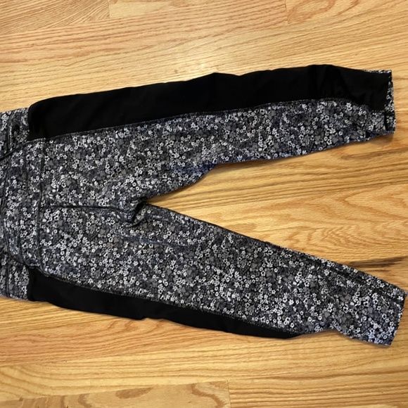 Athleta cropped leggings sz. S - Picture 2 of 3